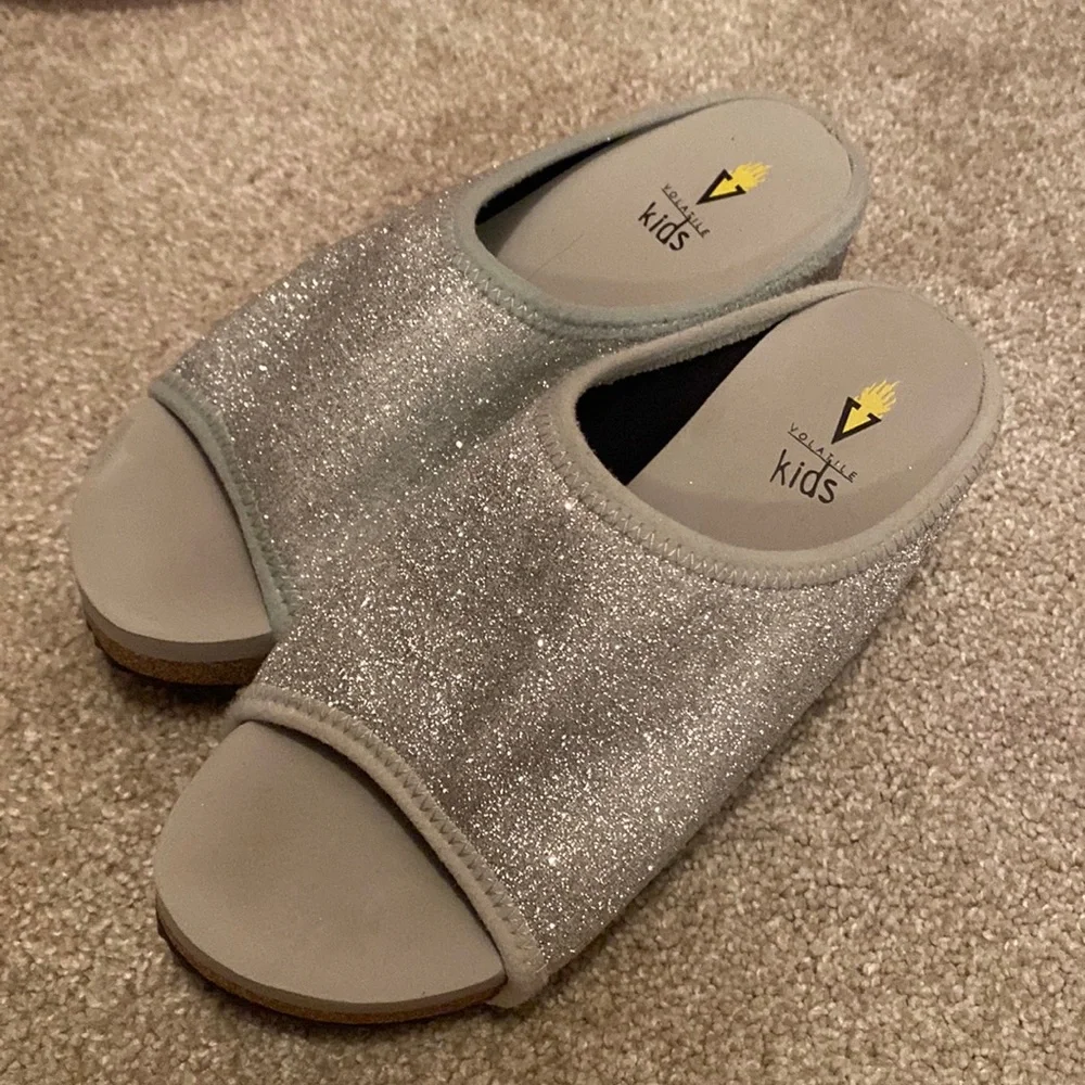 Girls Volatile Slip ons. - Picture 1 of 6